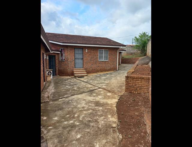 7 BEDROOM FREESTANDING FOR SALE IN NORTHDALE